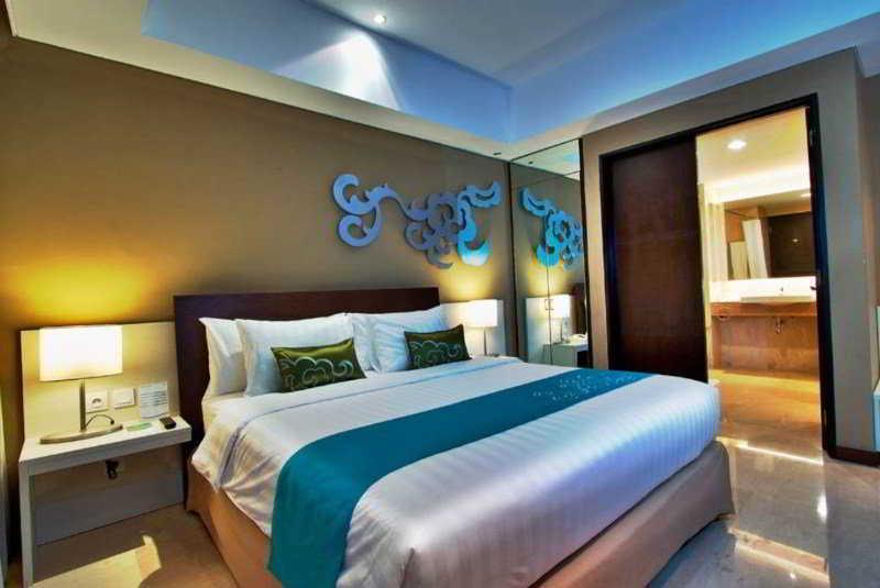 Soll Marina Hotel & Conference Center Bangka Панкалпинанг Экстерьер фото