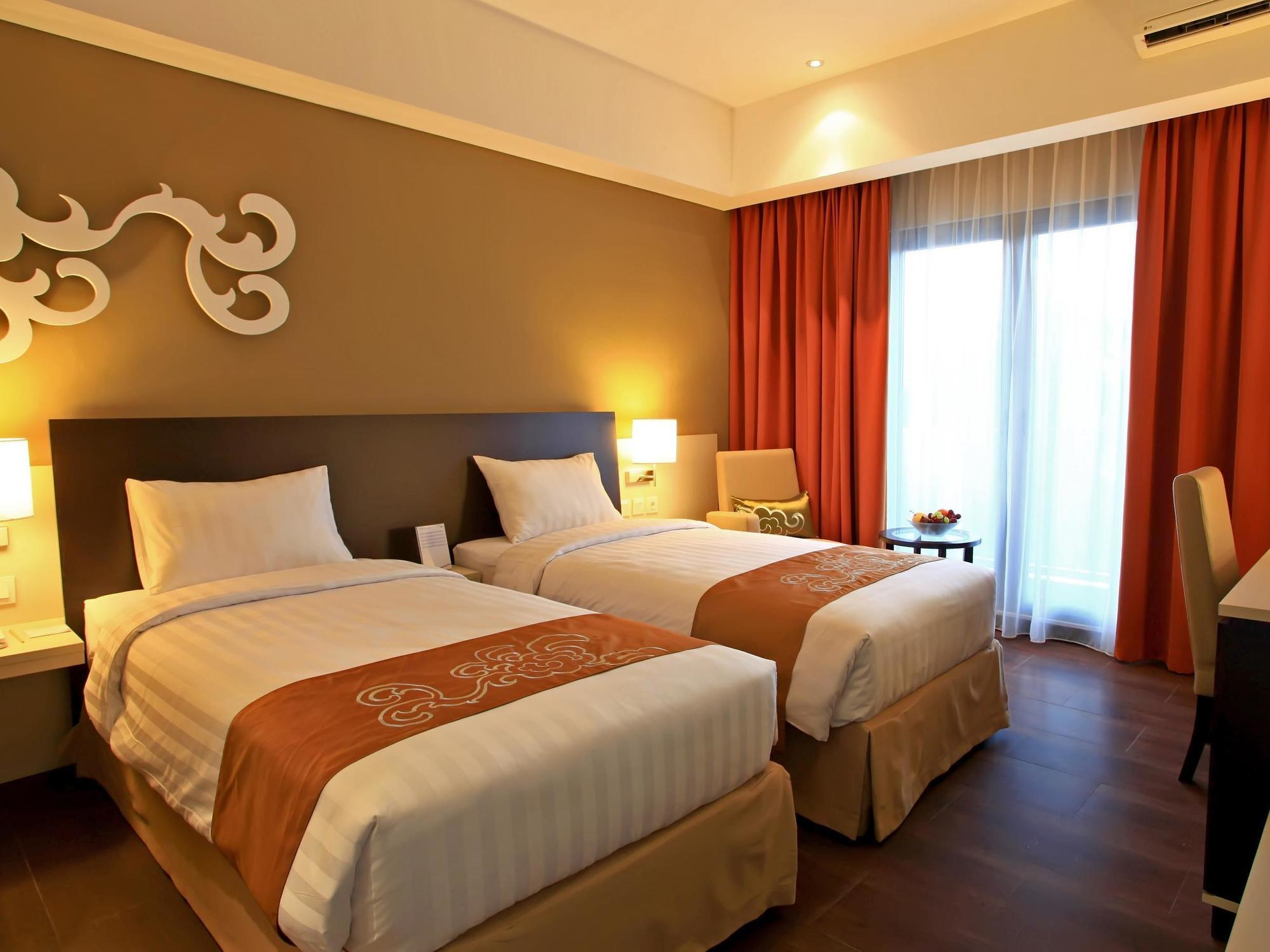 Soll Marina Hotel & Conference Center Bangka Панкалпинанг Экстерьер фото